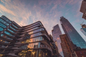 Jak wybrać catering dietetyczny: kalorie, makro, składniki i dopasowanie do alergii—krótki przewodnik i lista pytań do restauracji.